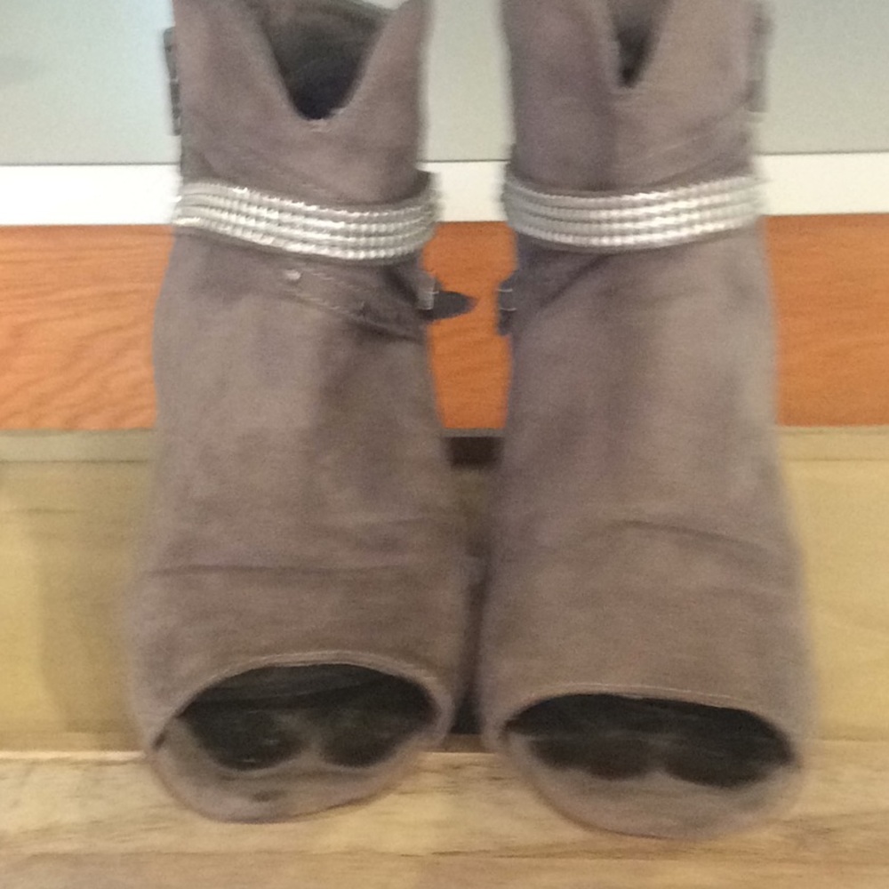 KOHLS BOOTS! - Picture 8 of 8